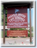 IM002636-768_576 * Tavle foran Cafe Gondree * 576 x 768 * (223KB)
